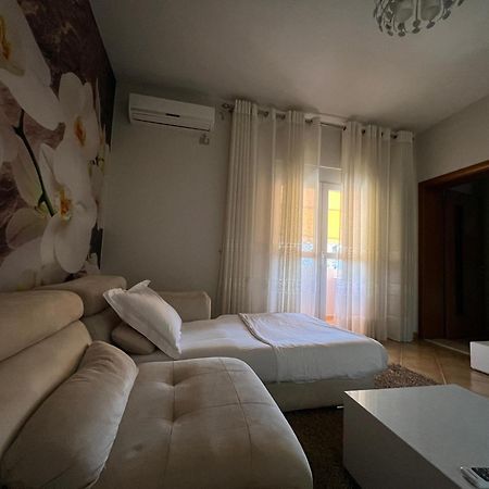 Sunkissed Centre Apartment Vlorë Eksteriør billede