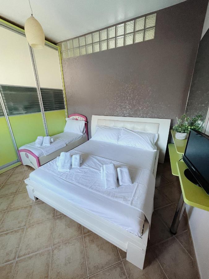 Sunkissed Centre Apartment Vlorë Eksteriør billede